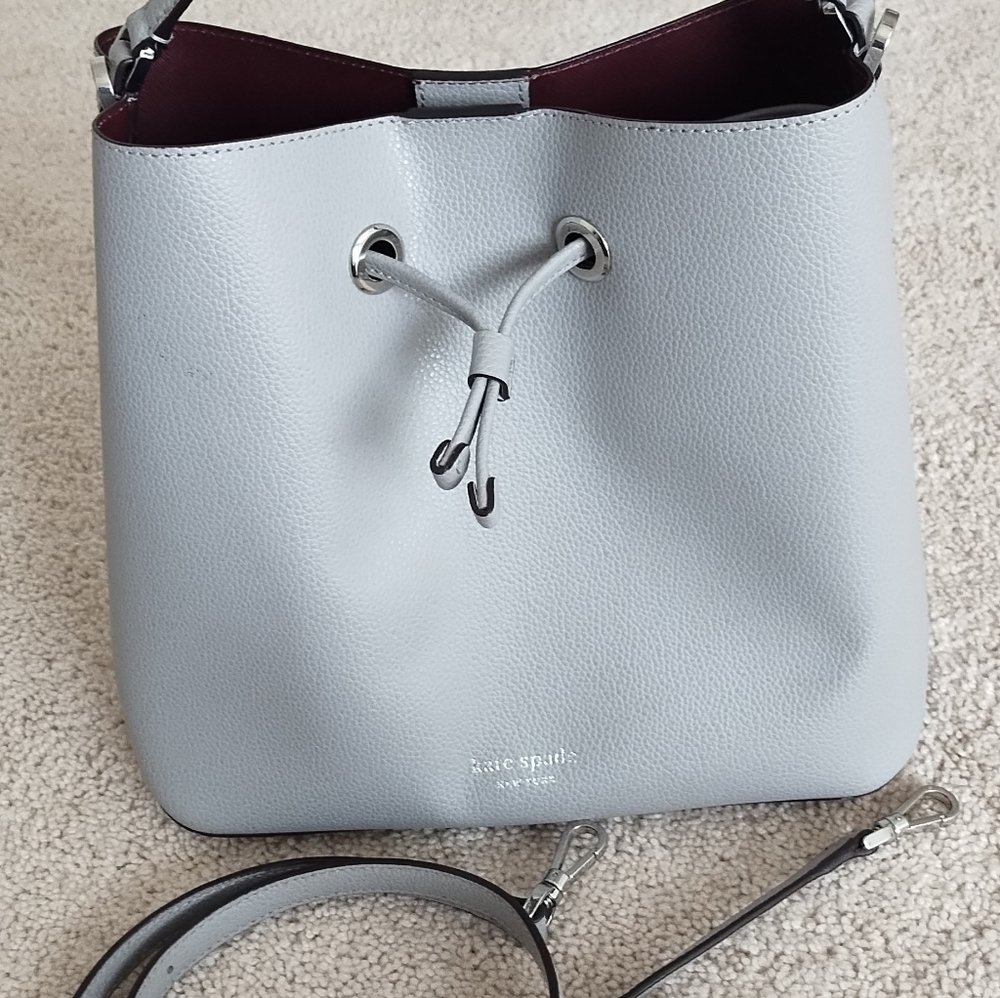 Kate Spade Eva Medium Grey Leather Bucket Handbag. Used in Excellent Condition.